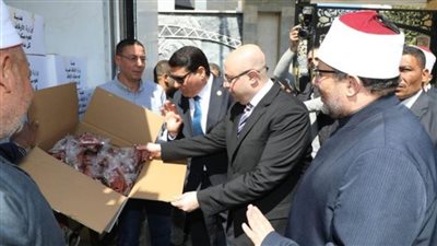 توزيع 2 طن لحوم من صكوك الأضاحي على الأولى بالرعاية ببني سويف