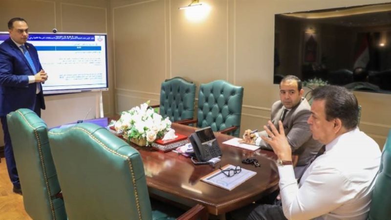 وزير الصحة يستمع