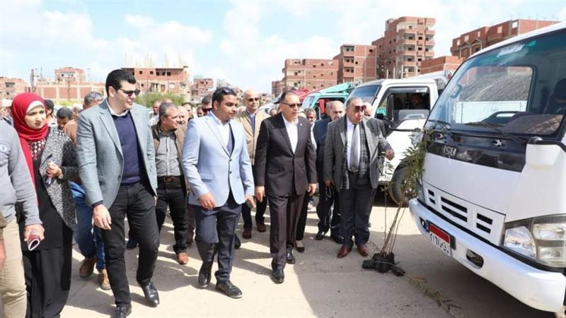 محافظ الشرقية يتسلم