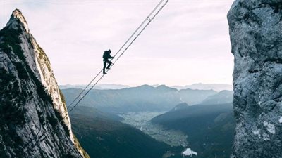 فقط لمن يجرؤ.. سلم سكاي في النمسا طريقك إلى الجنة