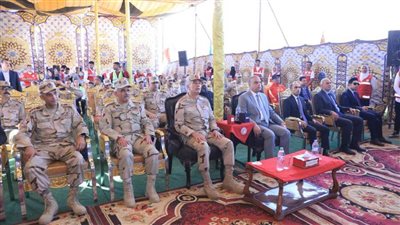 محافظ سوهاج وقائد قوات الدفاع الشعبي والعسكري يتفقدان معسكر الإيواء بحي الكوثر