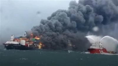 عاجل.. اندلاع حريق في سفينة إسرائيلية استُهدفت قبالة شواطئ عدن