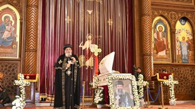 البابا تواضروس يترأس صلوات تجنيز الأنبا بيسنتي أسقف حلوان والمعصرة