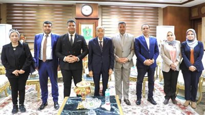 لمتابعة تنفيذ الاستراتيجية الوطنية.. محافظ المنيا يلتقي وفد المجلس القومي لحقوق الإنسان