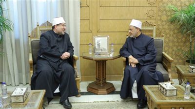 وزير الأوقاف وقياداتها يهنئون الإمام الأكبر بحلول شهر رمضان