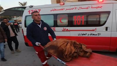 10 شهداء في قصف إسرائيلي استهدف منزلا يؤوي نازحين وسط قطاع غزة