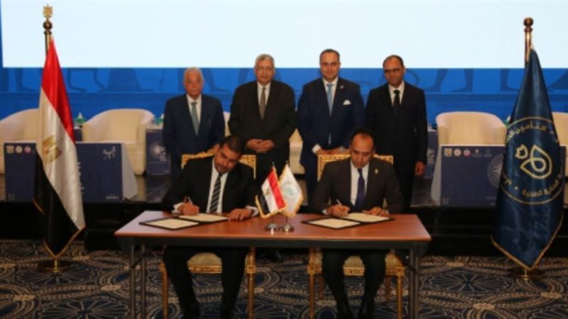 خلال توقيع أحد بروتوكولات