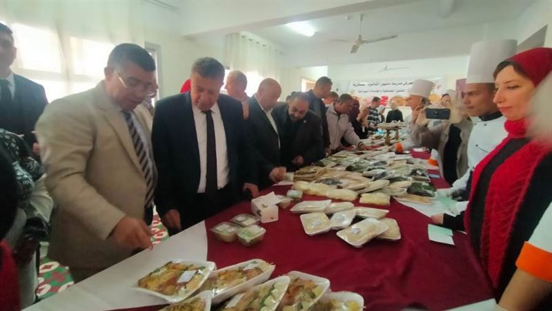 افتتاح معرض مدرسة