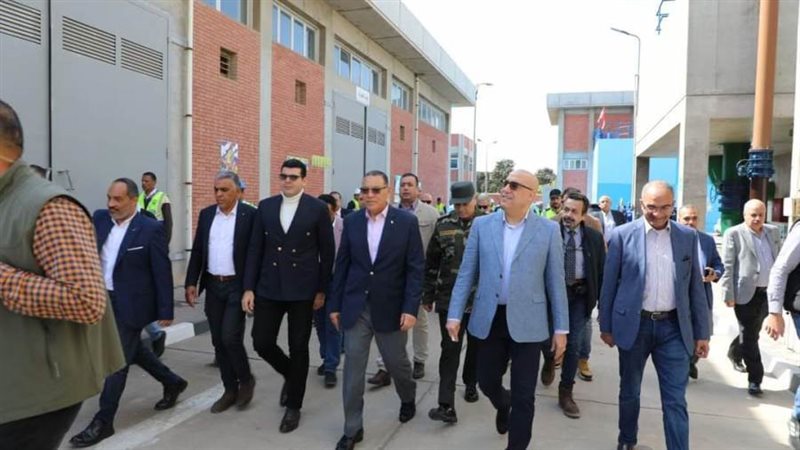 وزير الإسكان ومحافظ