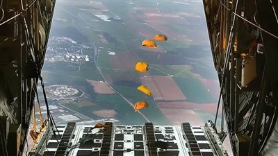 مصر والإمارات تواصلان الإسقاط الجوي لأطنان من المساعدات الإنسانية شمال غزة