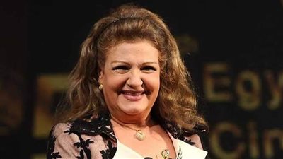 ميمي جمال تاجرة جواري في 