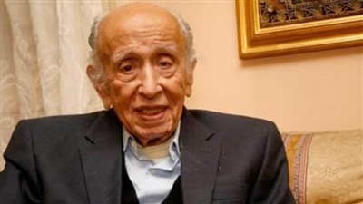 عاجل| رحل عن عمر 100 عام.. رحلة عملاق في بلاط صاحبة الجلالة 