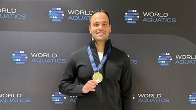 السباح المصري أحمد ندا يفوز بالمركز الأول في بطولة العالم للألعاب المائية للأساتذة