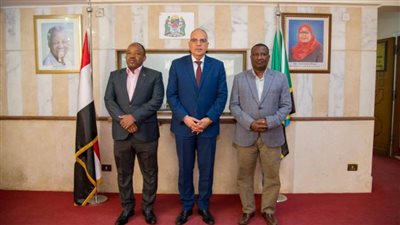 وزير الري يقدم تعازي مصر في وفاة رئيس تنزانيا الأسبق علي حسن مويني