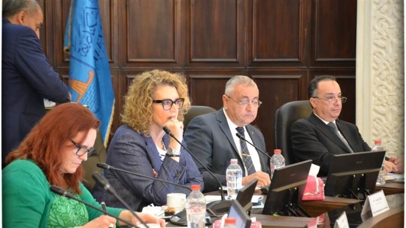 وفد جامعة إسكس البريطانية