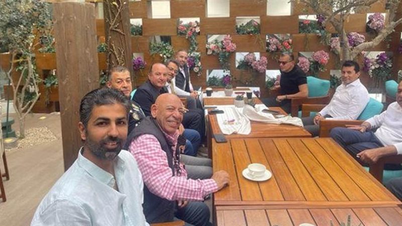 وزير الرياضة يجتمع