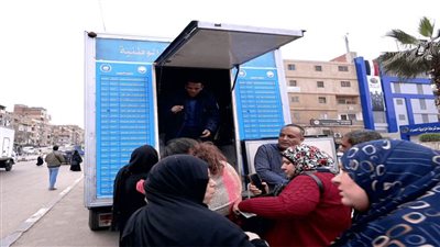 القوات المسلحة توزع كميات كبيرة من الحصص الغذائية بمختلف محافظات الجمهورية