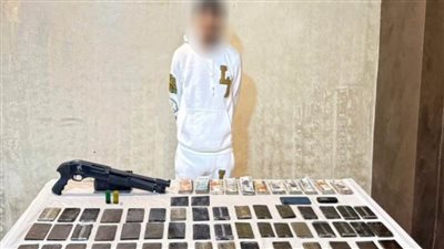 ضبط 4 عاطلين بحوزتهم كميات من مخدري الحشيش والهيروين وأسلحة