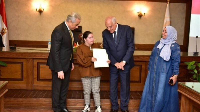 وزير العمل ومحافظ