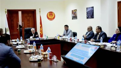 محافظ بورسعيد يترأس اجتماع المجلس الإقليمي للسكان ويتابع أنشطة الخطة السكانية