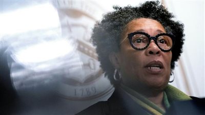 وزيرة الإسكان الأمريكية تعلن استقالتها من منصبها