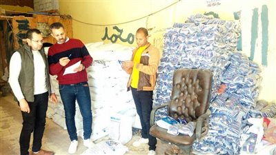 ضبط سلع غذائية منتهية الصلاحية في حملة تموينية بالبحيرة