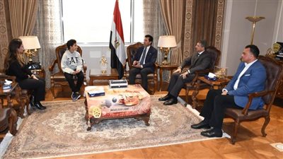 وزير الشباب يستقبل نجل الشهيد عقيد حازم إبراهيم ويتواصل مع رئيس 