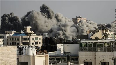 شهداء فلسطينيون في قصف على دير البلح.. واشتية: حرب إسرائيل على أونروا 