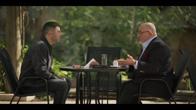 إياد نصار يستشير