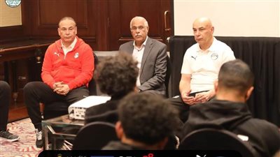 حسام حسن يجتمع مع اللاعبين في معسكر منتخب مصر