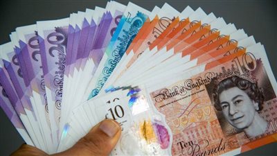  الجنيه الإسترليني يرتفع مقابل الدولار وينخفض مقابل اليورو