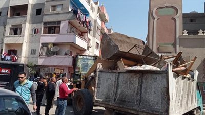 تحرير 50 محضر إشغالات وإزالة تعديات الباعة الجائلين بحي شرق ومركزي ديروط وأبوتيج بأسيوط 