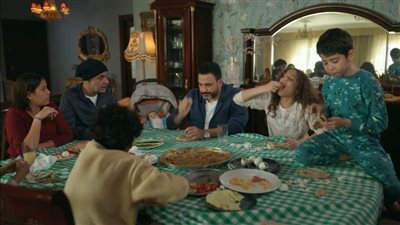 هل يتورط أكرم حسني في خيانة زوجته في 