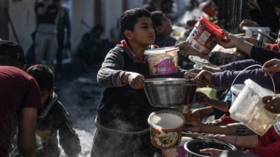 صحيفة قطرية تدعو إلى عدم استخدام الغذاء كسلاح تجويع وتحمل إسرائيل مسؤولية تواتر المساعدات لقطاع غزة