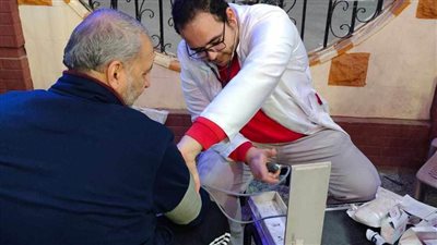 انتشار الفرق الطبية أمام ساحات المساجد الكبرى ببنى سويف  للوصول بخدمات المبادرات الرئاسية للمواطنين