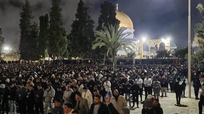عاجل.. 90 ألف مصل يؤدون صلاتي العشاء والتراويح في المسجد الأقصى المبارك.. 