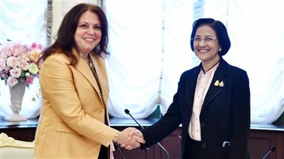 سفيرة مصر في بانكوك تلتقي بالمستشارة الاقتصادية لرئيس وزراء تايلاند