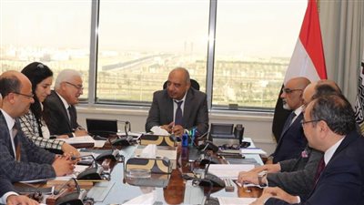 وزير قطاع الأعمال يبحث التوسع بمظلة التأمين الاجتماعي والصحي لتشمل الشركات التابعة