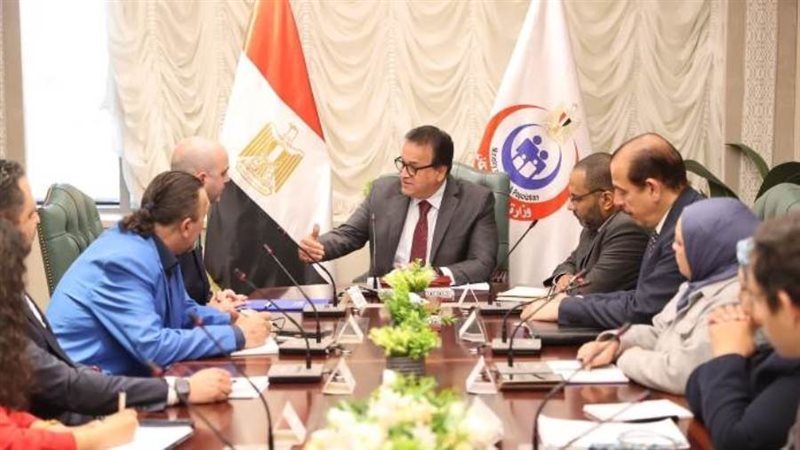 اجتماع وزير الصحة