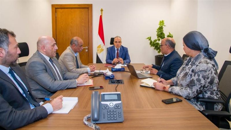 وزير الري خلال الاجتماع