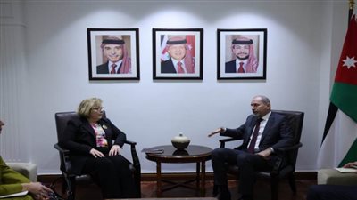 وزير الخارجية الأردني يلتقي مساعدة وزير الخارجية الأمريكي لشؤون الشرق الأدنى