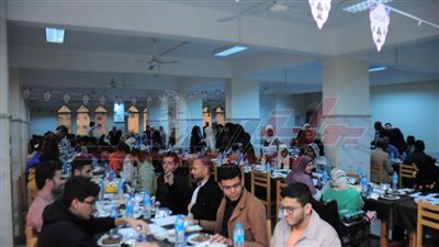 الدسوقي: يشارك طلاب المدن الجامعية حفل الإفطار الجماعي 