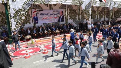 ضمن احتفالات العيد القومي 105.. محافظ المنيا يشهد طابور العرض لمديريات الخدمات والوحدات المحلية