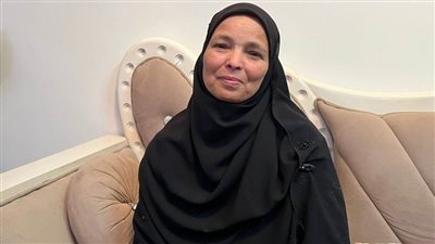 الأم المثالية بأسيوط رفضت الزواج بعد وفاة زوجي وعملت بمهنة الخياطة 11 عامًا 