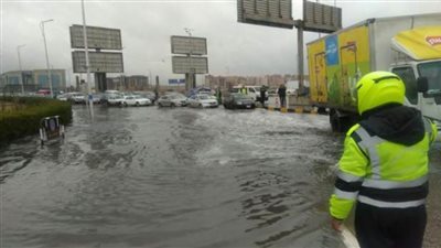 مصدر أمني: تكثيف التواجد الميداني لمساعدة المواطنين في مواجهة تجمعات الأمطار