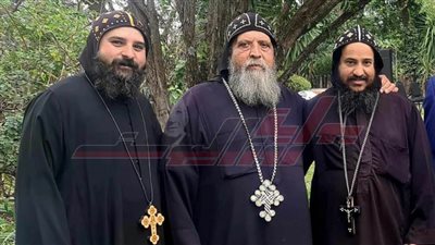 وسط حالة من الحزن تشييع جثامين الرهبان الثلاثة ضحايا جنوب إفريقيا بدير الأنبا صموئيل بالمنيا.. صور