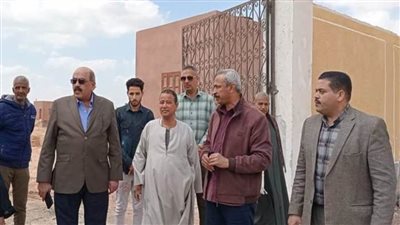 السكرتير العام بأسيوط يتفقد إنشاء سوق حضري بالكوم الأحمر بتكلفة 95 مليون جنيه