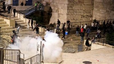 قوات الاحتلال تعتدي على المقدسيين في منطقة باب الساهرة