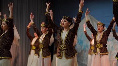 بالصور.. عرض فني لفرقة الرقص الشعبي الأرمني 