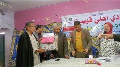 في عيد الأم.. ”أهلي قويسنا“ يكرم الأمهات المثاليات.. و”حسين“ أب مثالي بـ” بورتريه وشهادة تقدير“